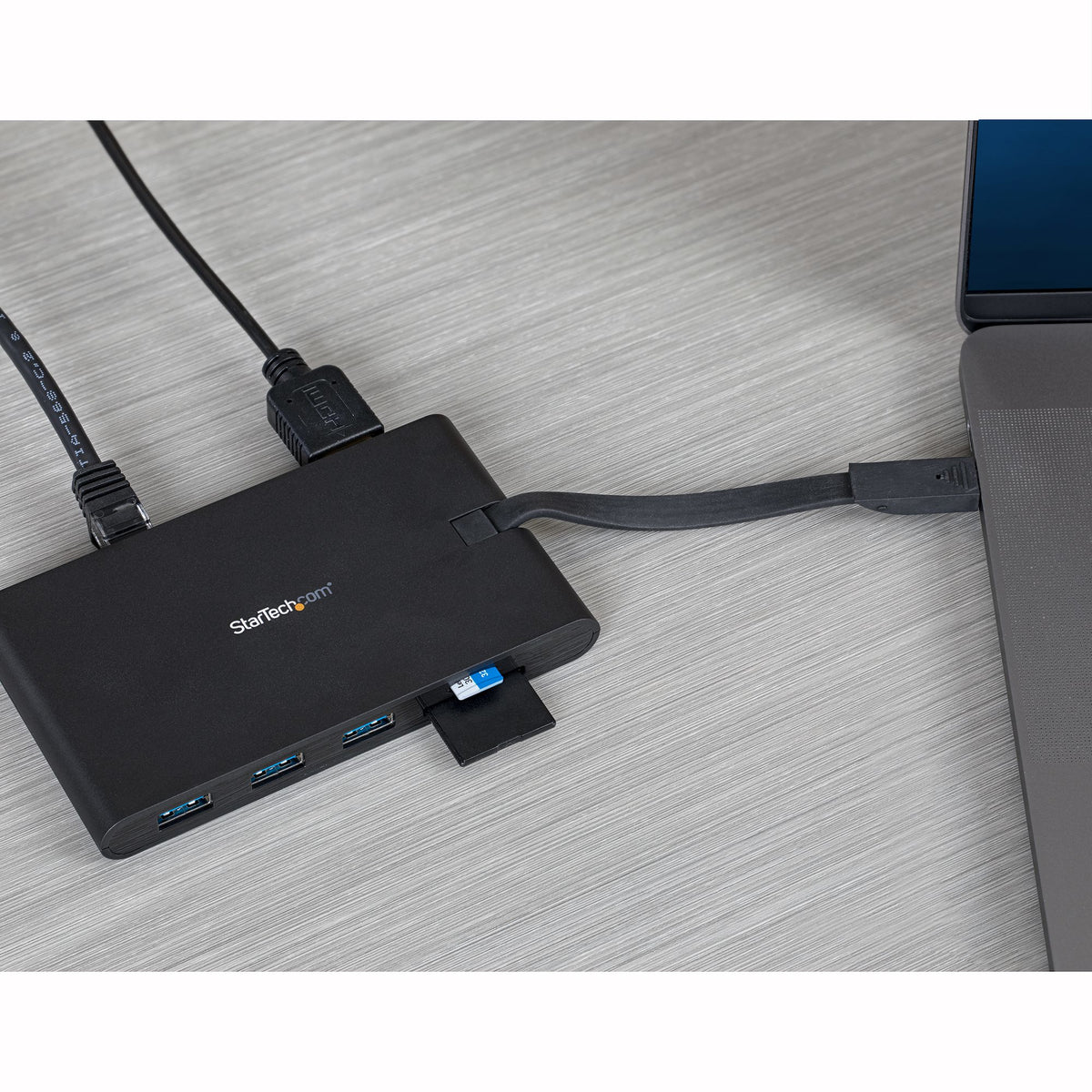 Station d'accueil USB-C 4K HDMI/VGA + Lecteur SD - StarTech